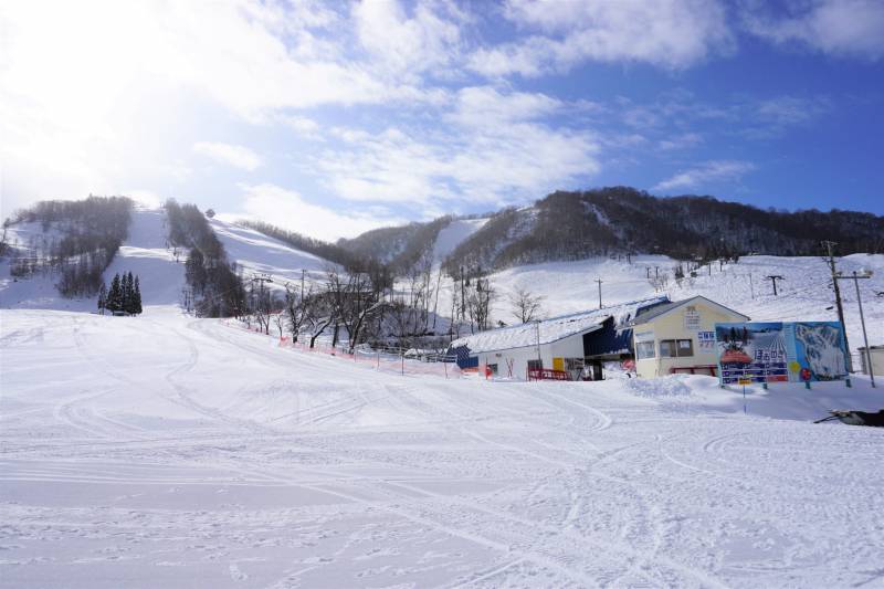 飛騨地域最大のスキー場！標高が高くトップシーズンにはパウダーも楽しめる【ほおのき平スキー場】